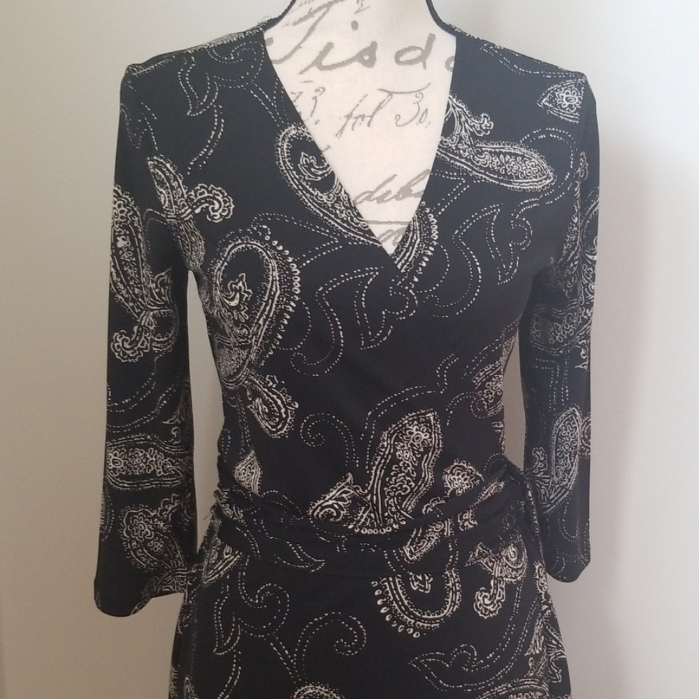 💥HOST PICK💥Limited 3/4 sleeve wrap dress size S - Picture 2 of 6